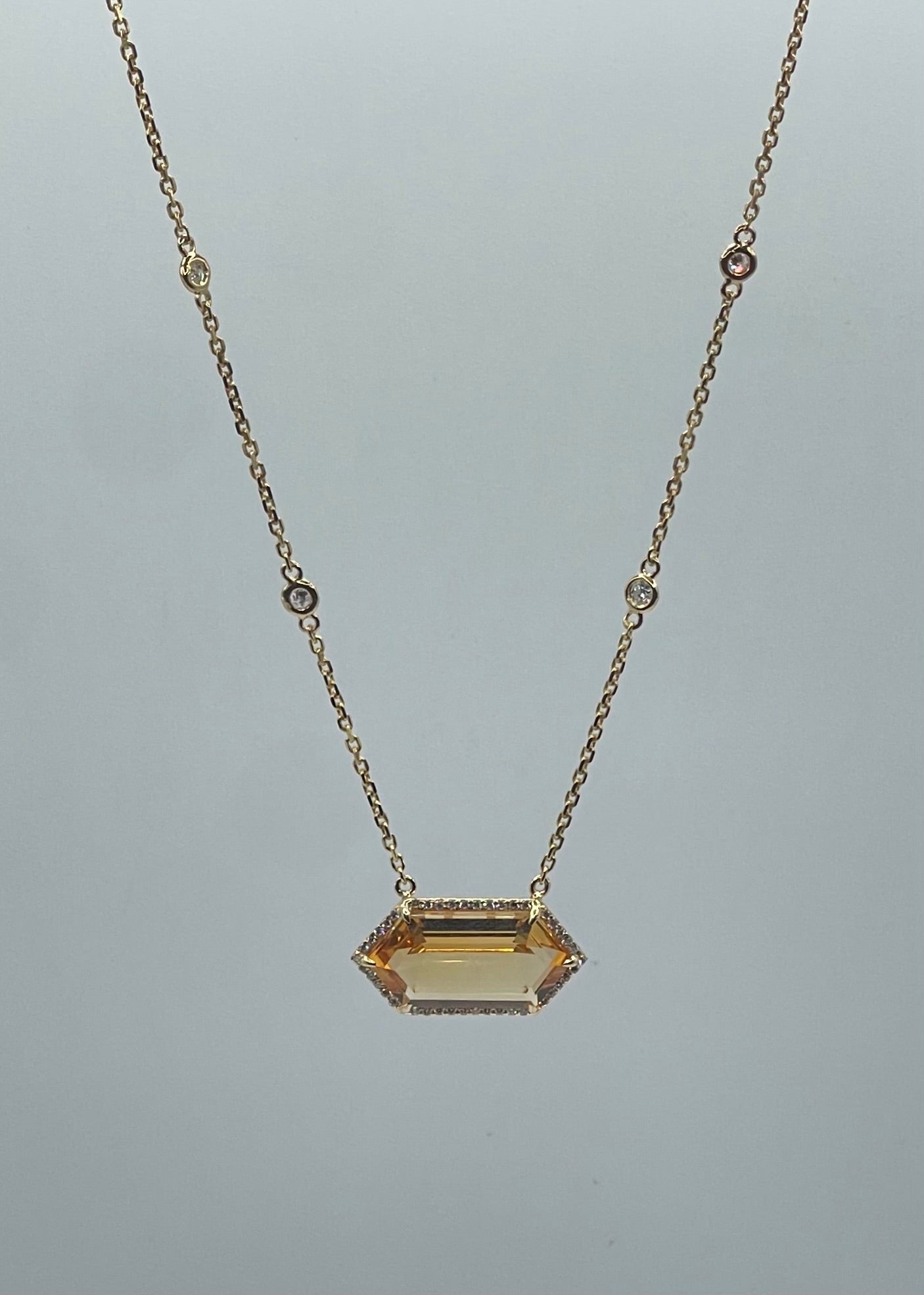 Citrine and Diamond Necklace in 18k Yellow Gold