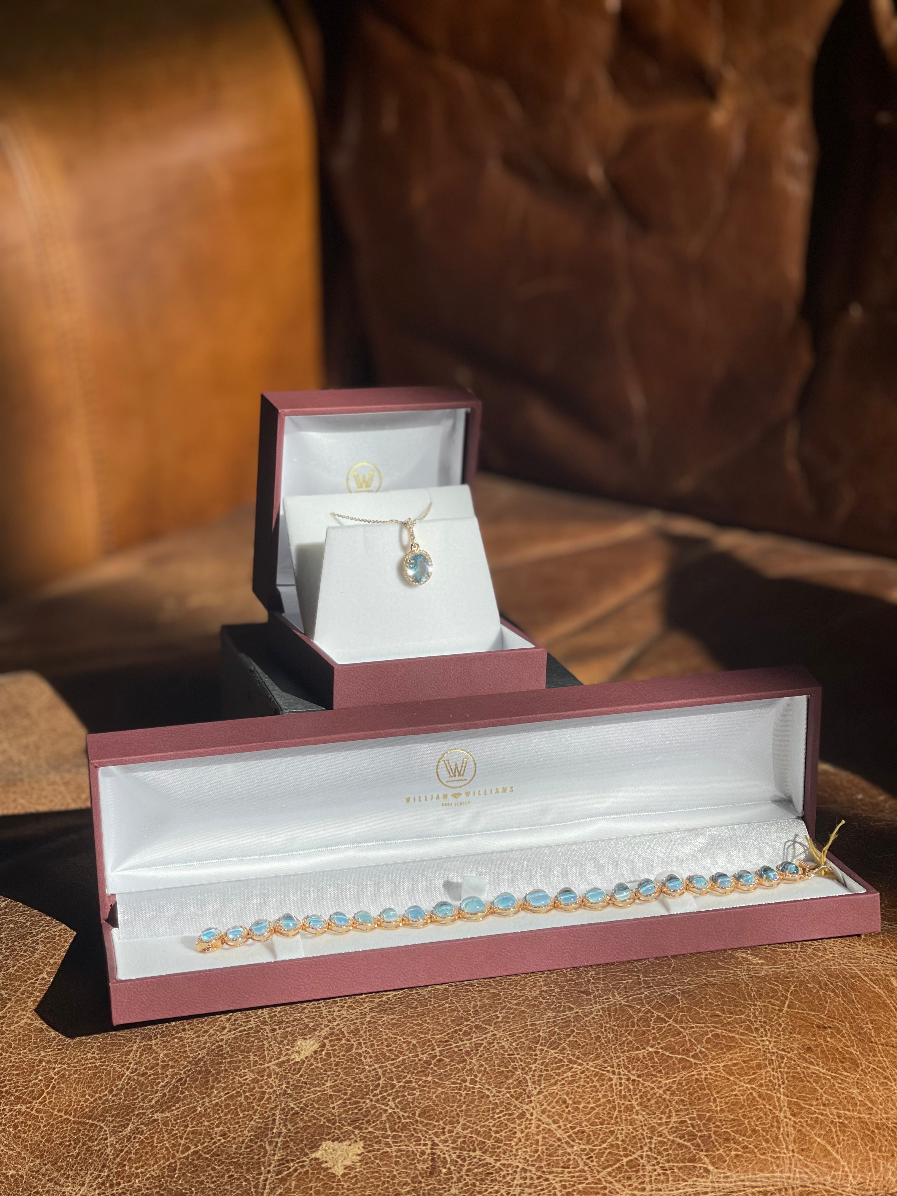 18K Yellow Gold Graduating Cabochon Aquamarine and Diamond Bracelet, 23.32ct Aquamarine, 1.70ct Diamond