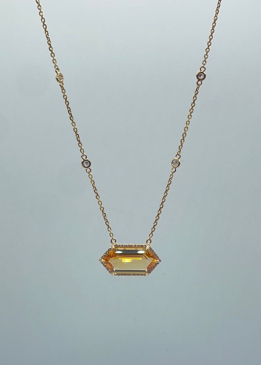 Citrine and Diamond Necklace in 18k Yellow Gold