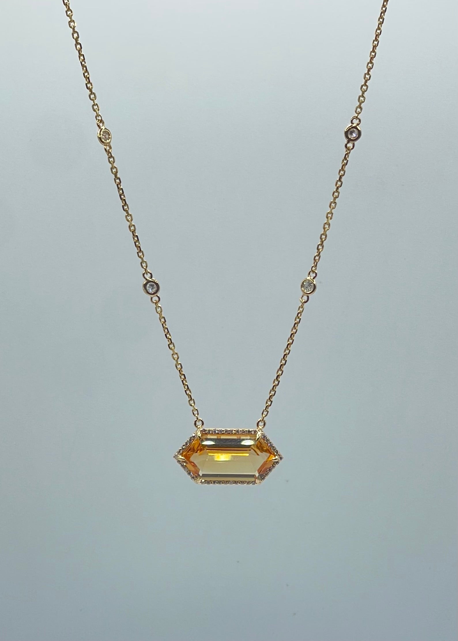 Citrine and Diamond Necklace in 18k Yellow Gold