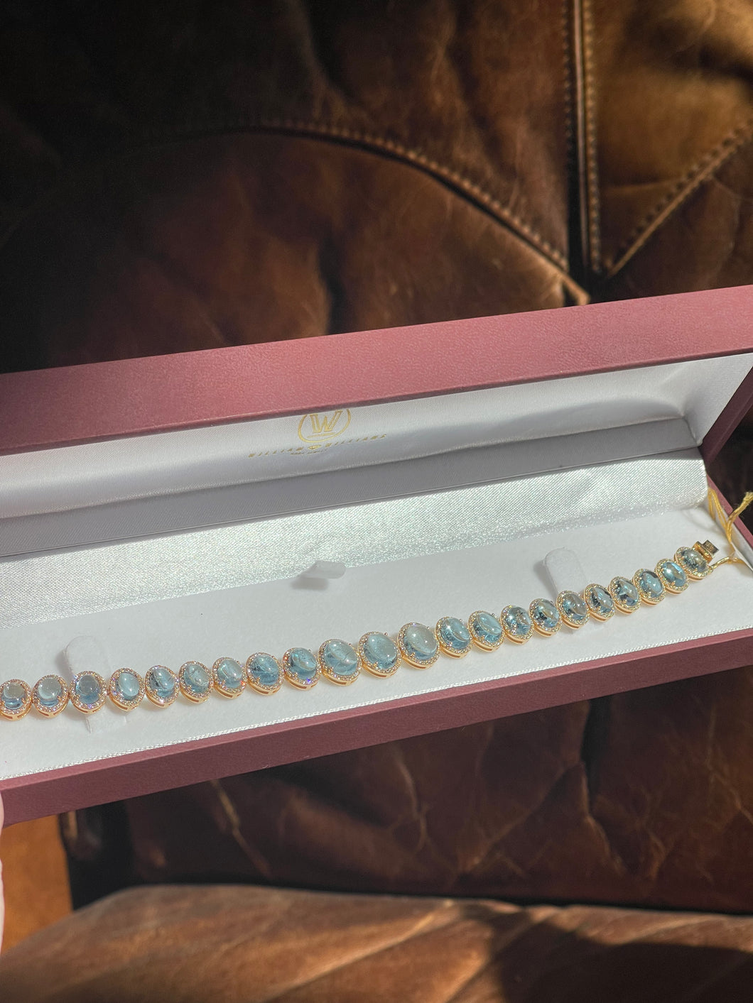 18K Yellow Gold Graduating Cabochon Aquamarine and Diamond Bracelet, 23.32ct Aquamarine, 1.70ct Diamond