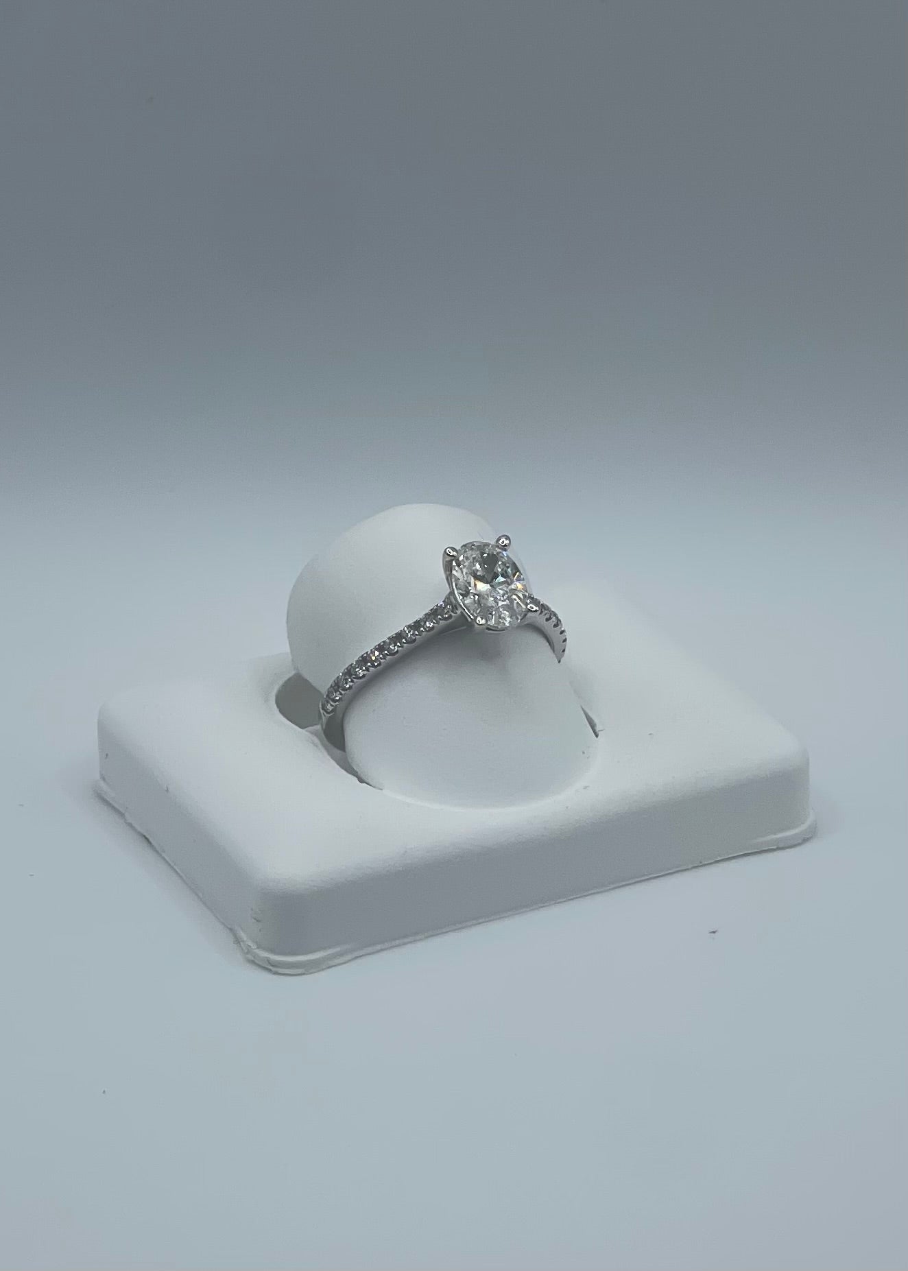 14K White Gold Oval-Cut Diamond Engagement Ring - 0.89 Carat, Lab G-H VS1