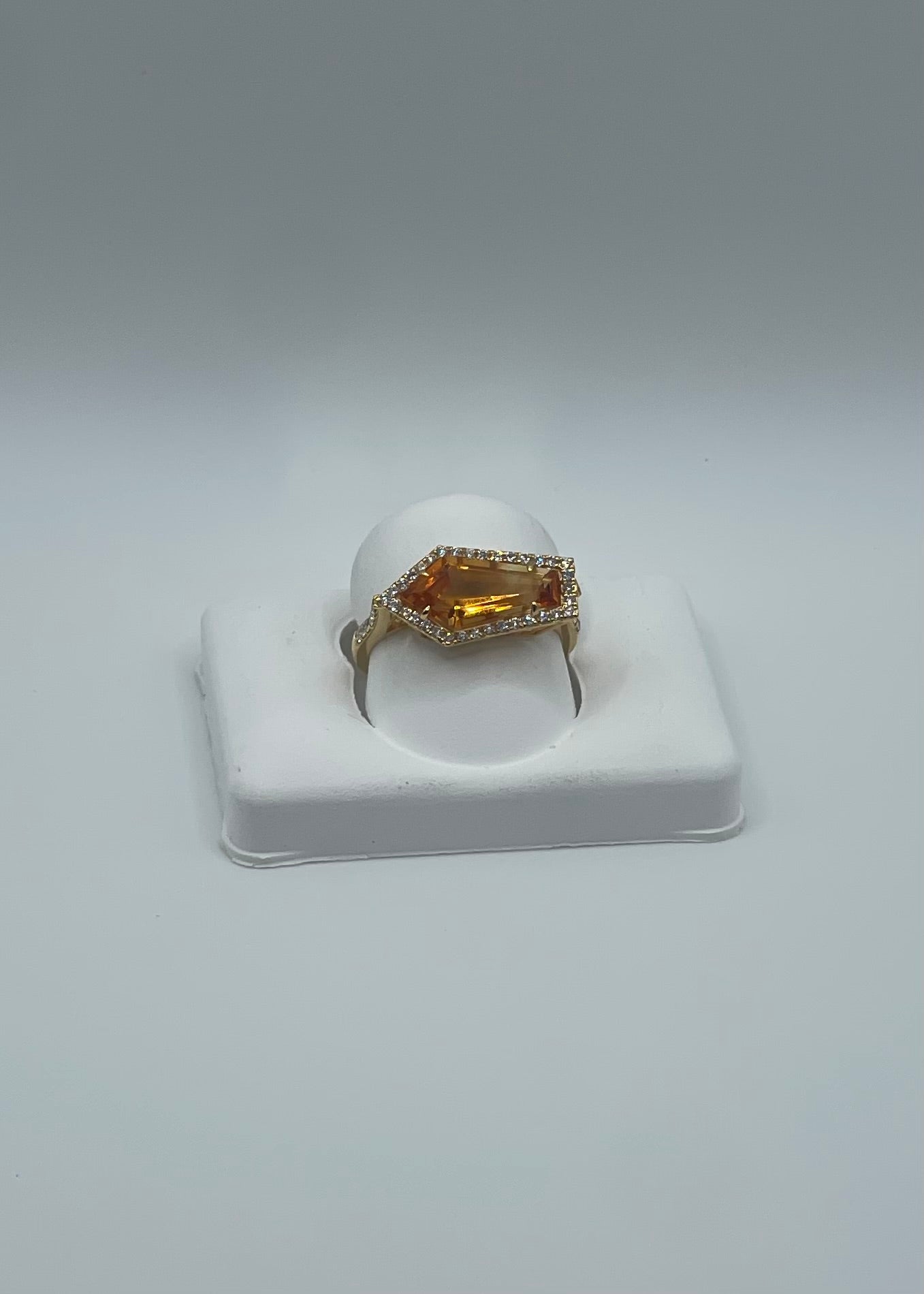 2.40ct Citrine & 0.33ct Diamond Ring in 18k Yellow Gold, Size 7