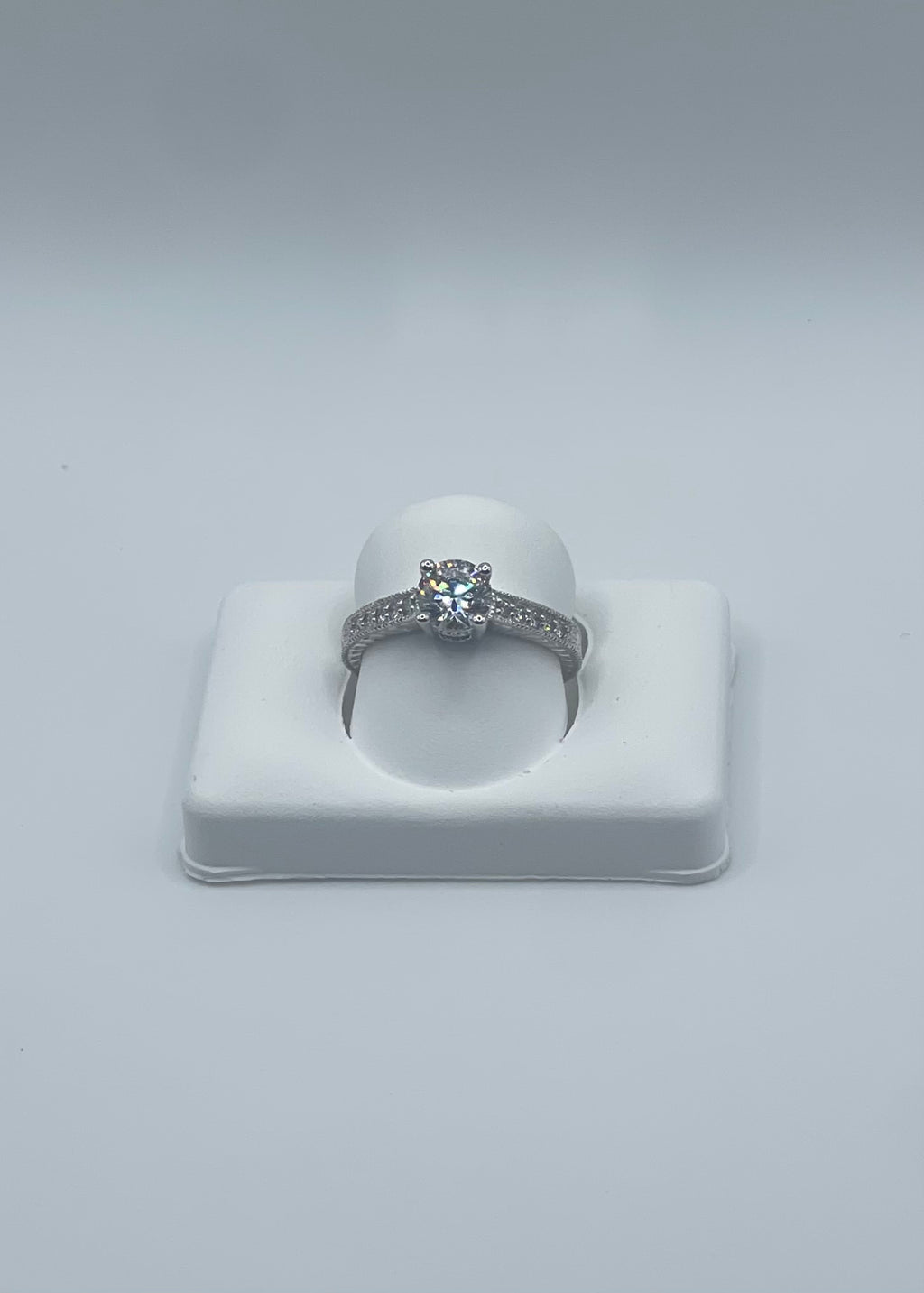 Classic 14K White Gold Round-Cut Diamond Engagement Ring with Engraved Band - 0.97 Carat, Lab F VS1