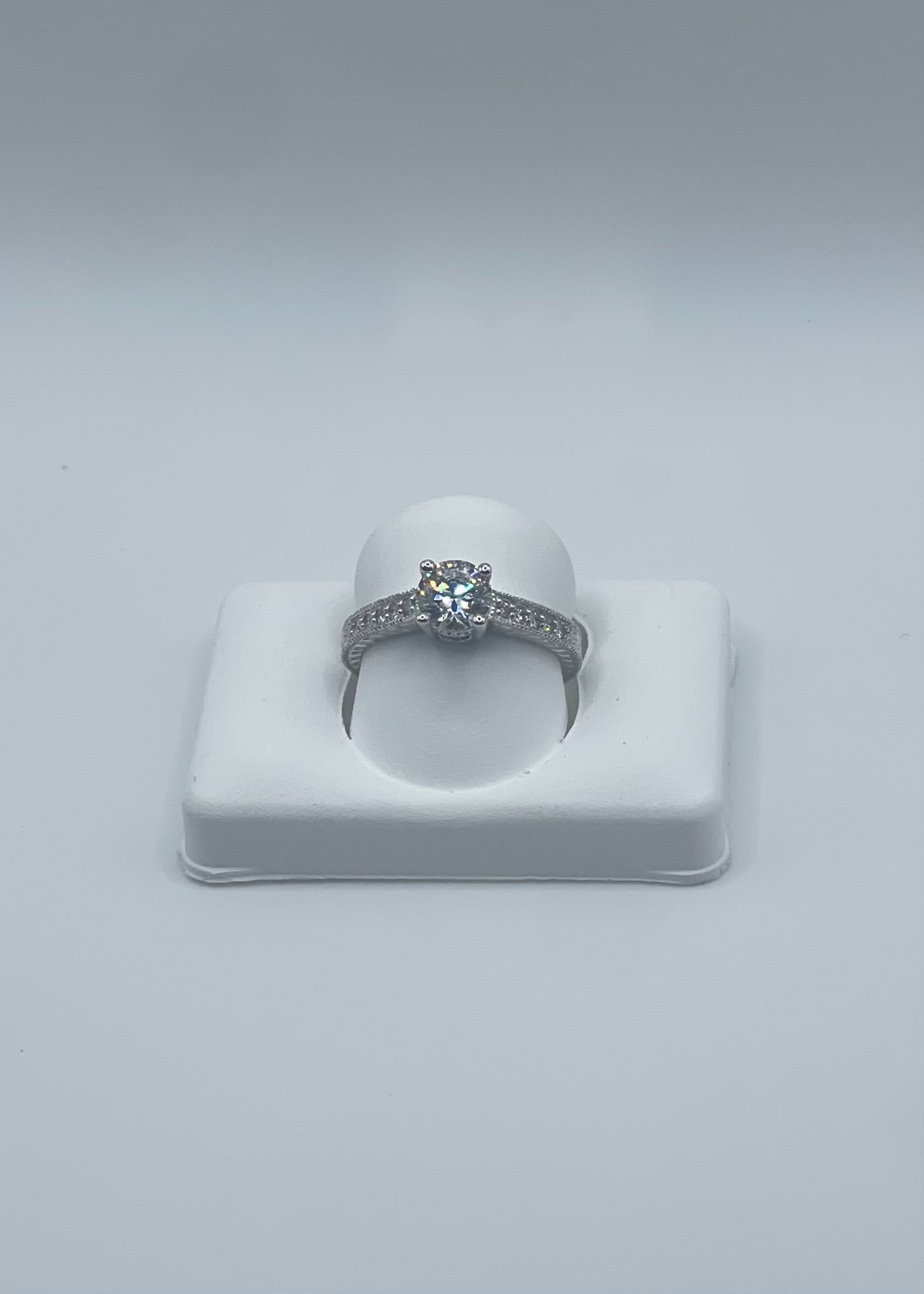 Classic 14K White Gold Round-Cut Diamond Engagement Ring with Engraved Band - 0.97 Carat, Lab F VS1