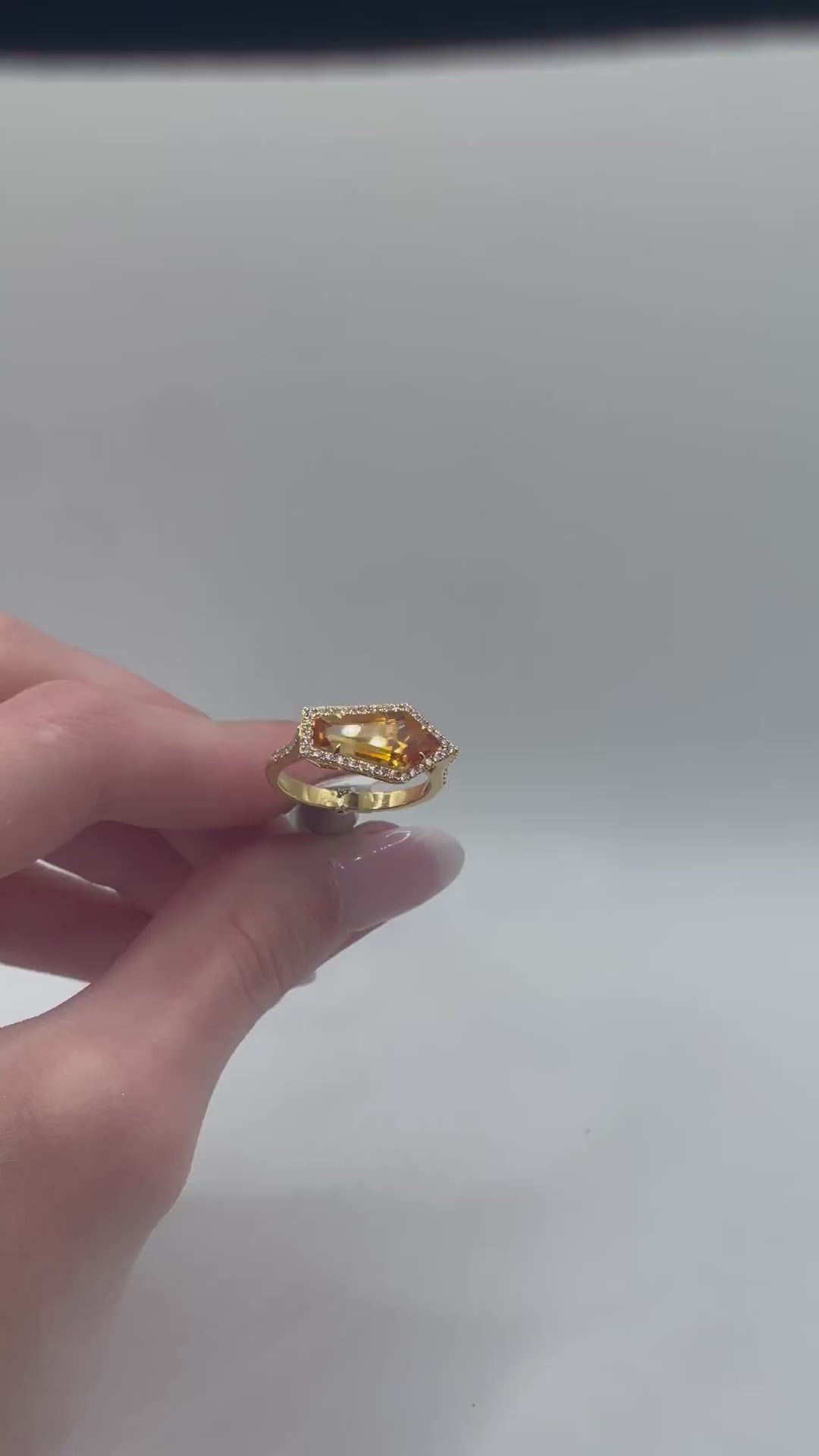 2.40ct Citrine & 0.33ct Diamond Ring in 18k Yellow Gold, Size 7