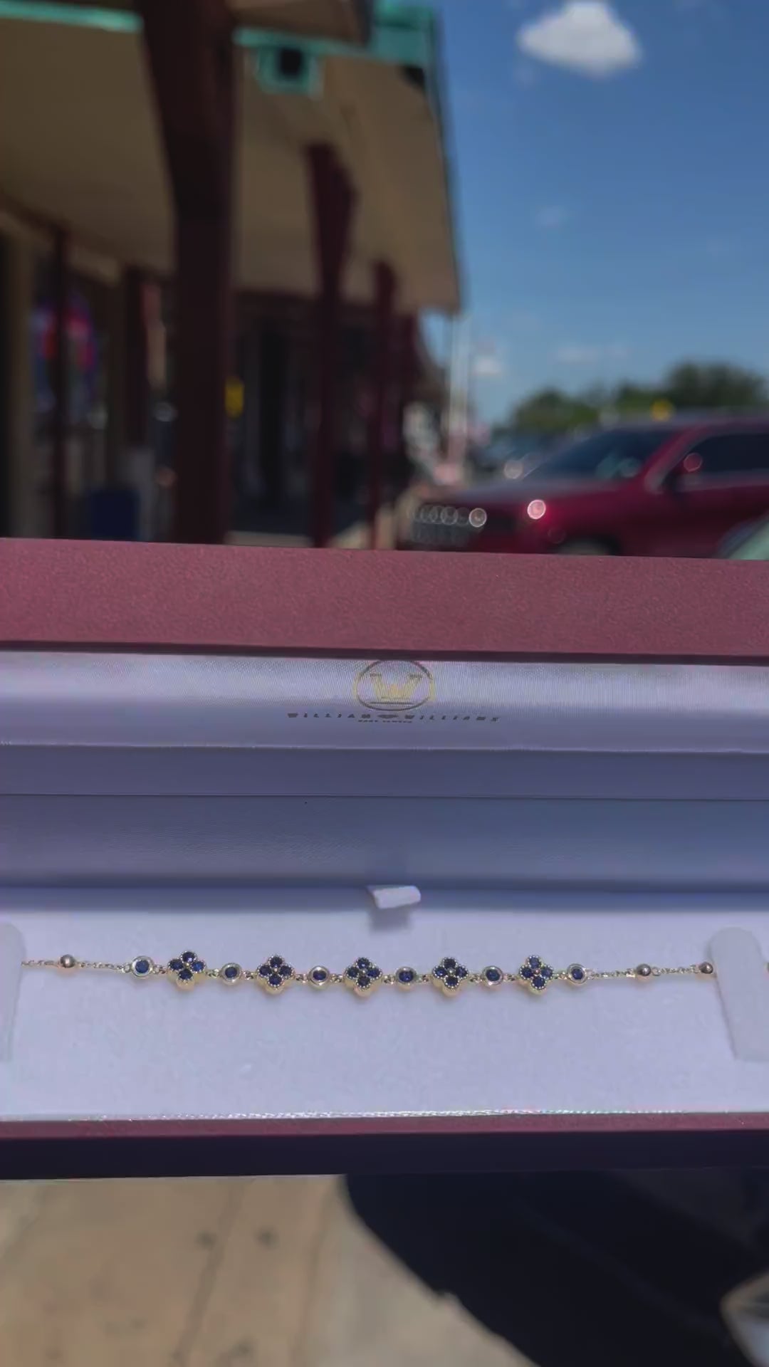 Elegant Quatrefoil Sapphire and 18k Yellow Gold Bracelet - 5.75ctw Sapphires