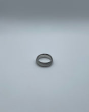 Load image into Gallery viewer, Men&#39;s Rock Finish Platinum Band
